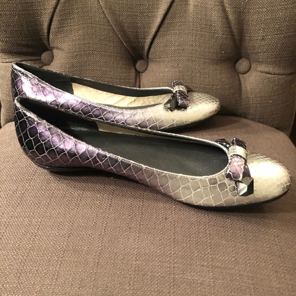 Stuart Weitzman silver/grey metallic python flat - Picture 2 of 6